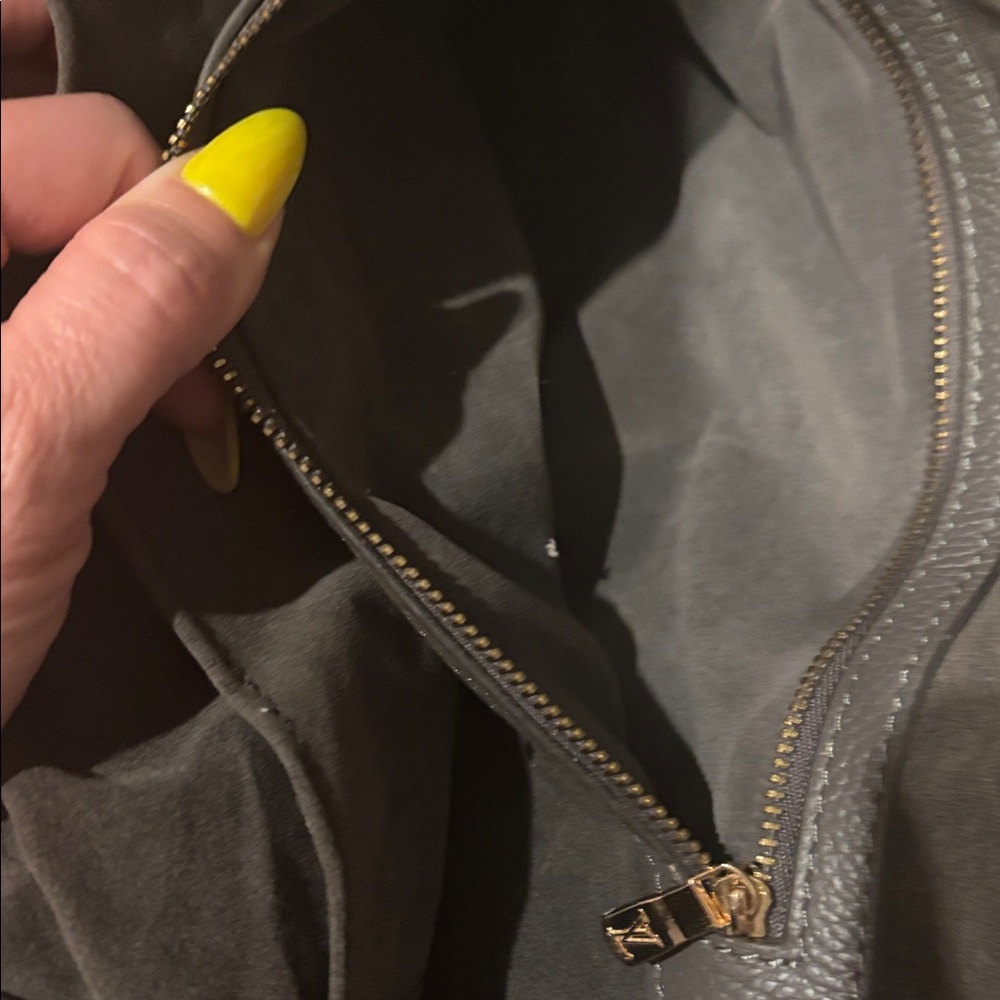 Louis Vuitton Dark Gray Shoulder Bag - Picture 7 of 12